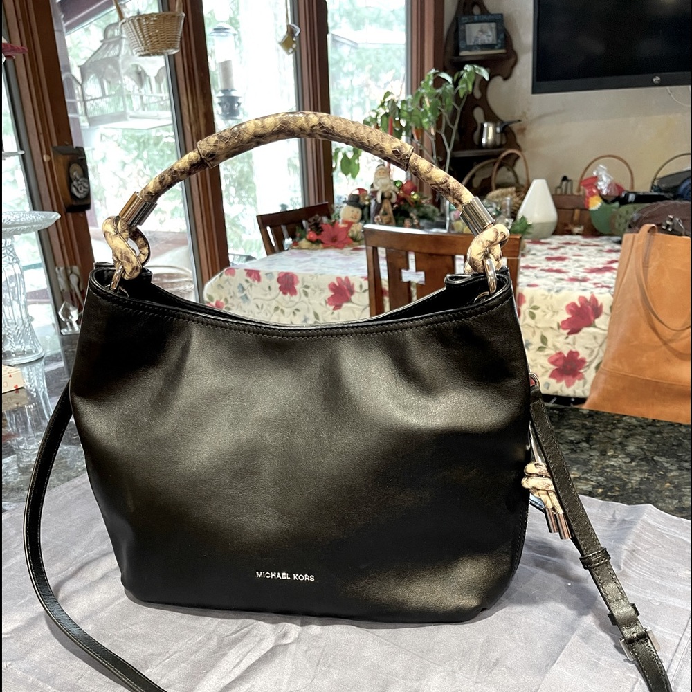 Michael Kors leather bag with matching wallet set. Cute bag for any occasion. - Picture 3 of 16